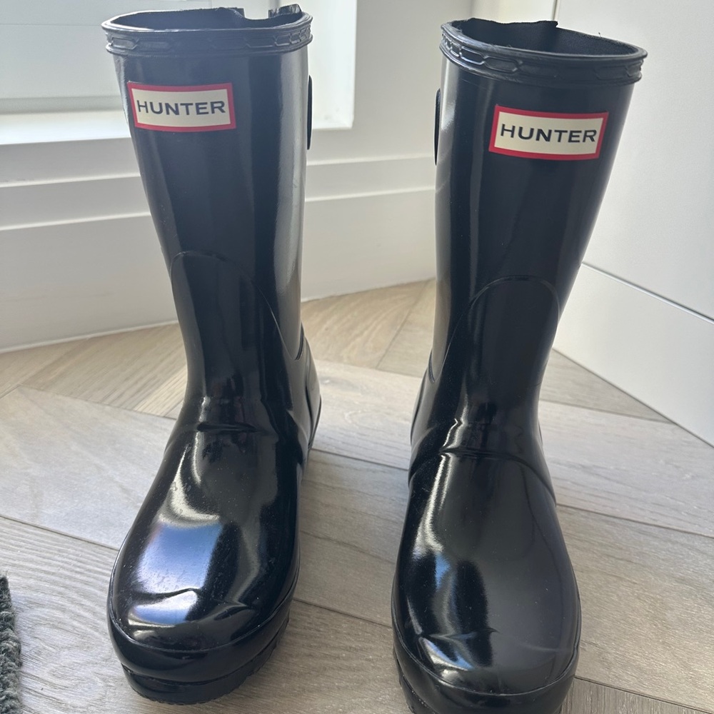 Hunter Glossy Black Mid-Calf Rain Boots